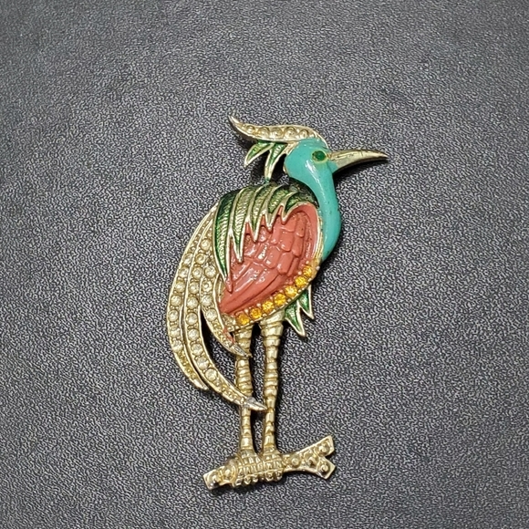 Vintage gold tone bird brooch